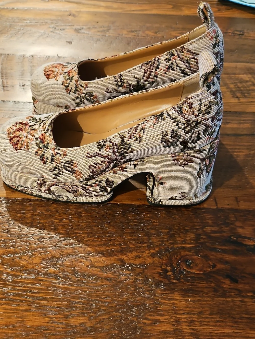 Nwob Tapestry Floral Platform Heels in Cream & Brown Like New